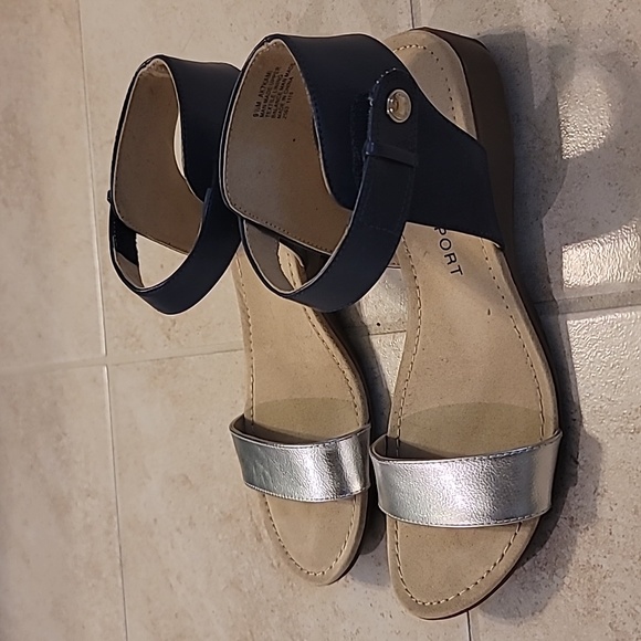 Sandals - Picture 2 of 3